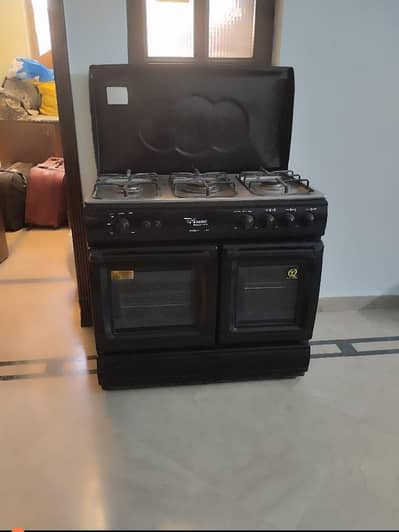 Gas Cooking Range with Double Oven – Good Condition
