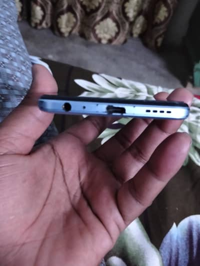 موبائل اپنی اوریجنل حالت میں ہے