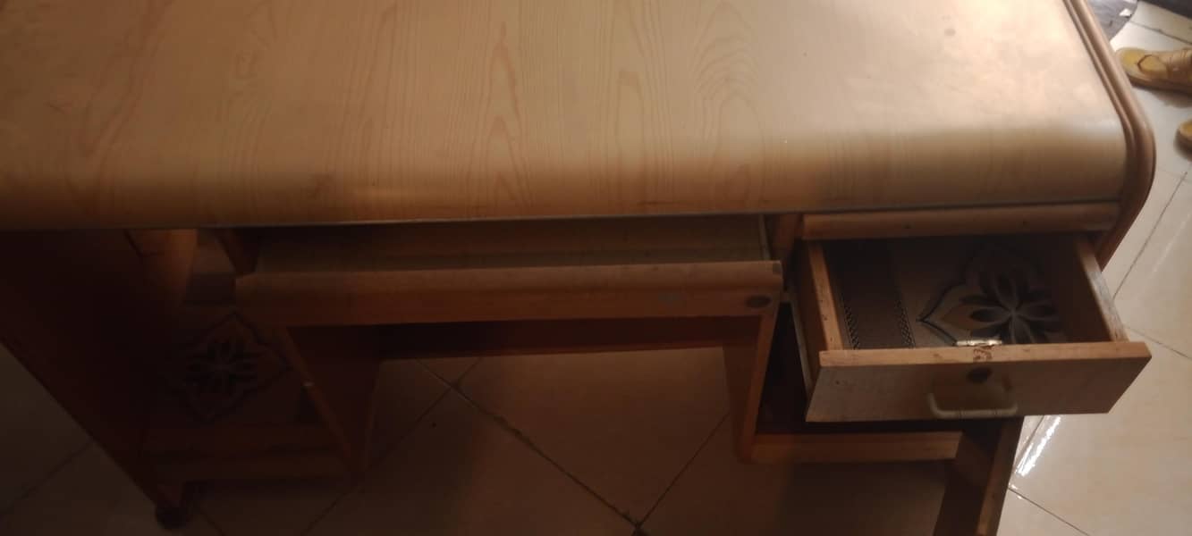 Big Computer table 1