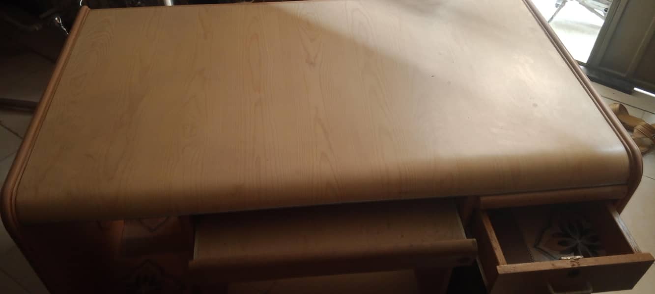 Big Computer table 4