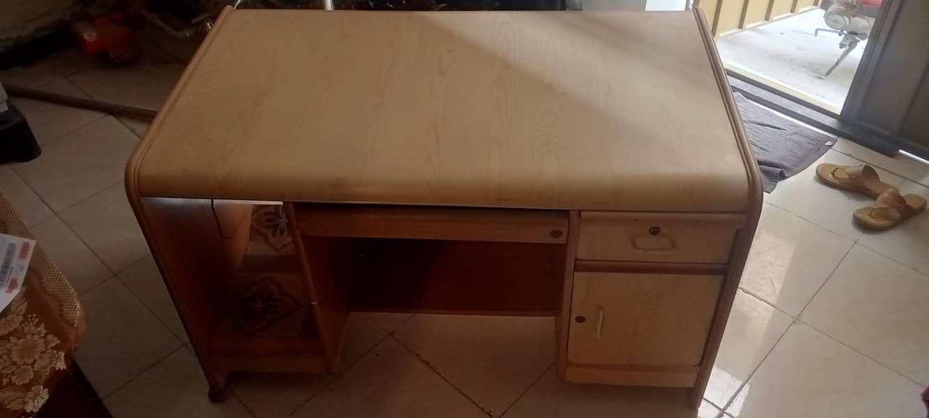 Big Computer table 7