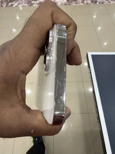 Iphone 13pro max white LLA 256gb 99BH dual PTA waterpack 10/10 almost