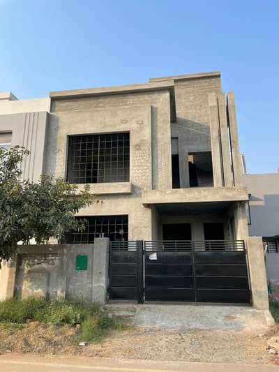 I SELL 5MARLA GRAY HOUSE IN BAHRIA ORCHARD PHASE 1