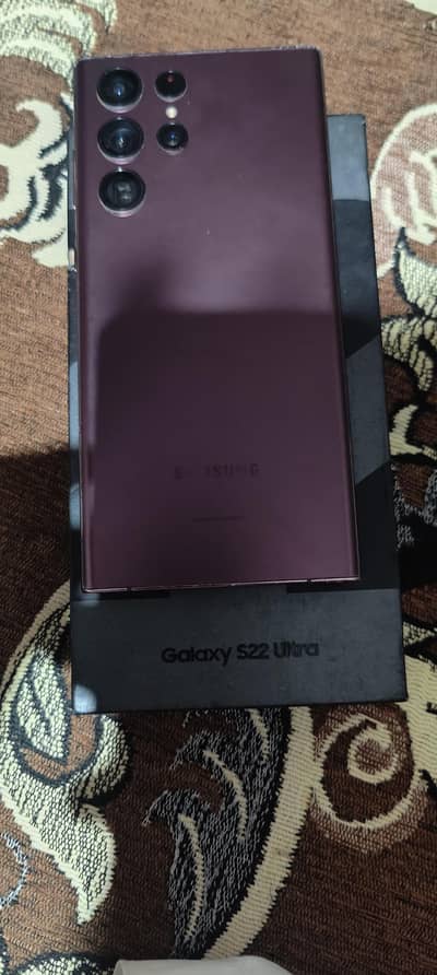 s22ultra 12/256 with original box and cable