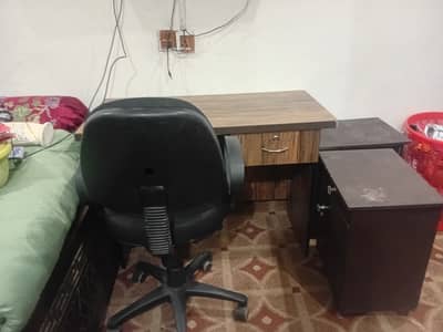  Office Table & Chair for Sale – Good Condition (Lahore)