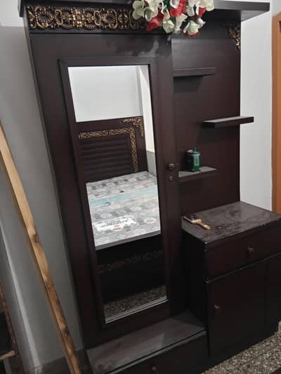 dressing table new condition
