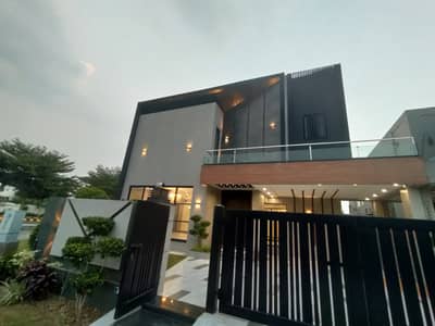 PHASE 7 10-MARLA BRAND NEW FULLY MAINTAINED BUNGALOW IS AVAILABLE FOR SALE.