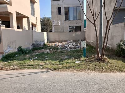 Very Very Low price 5 Marla All Duess Cler with possession DHA 9 Town Block D