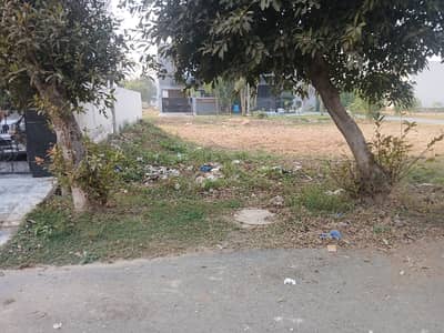Ideal Location Block D 5 Marla Plot For Sale DHA 9 Town