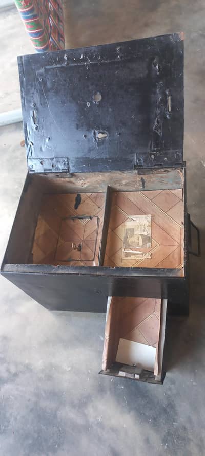 CASH BOX (SAFE)