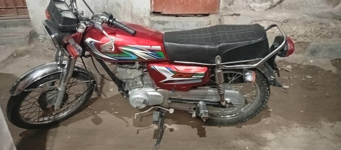 Honda CG125 Model 2022 Red in Colour
