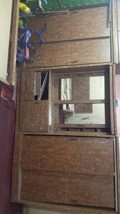 Double bed / Almari with Mirror – Strong & Spacious