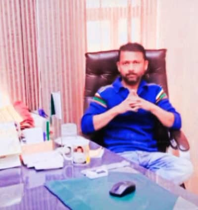 Electrician farhan 0313-3090129 latifabad 11 no. . .