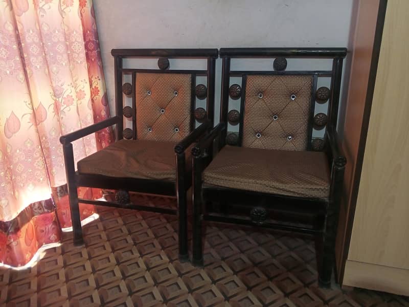 reasonable sofa set 0