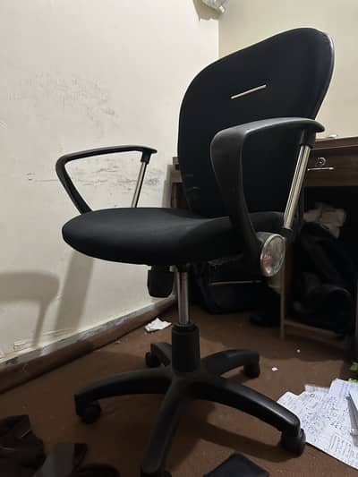 Comfortable Office Chair – Good Condition – Slightly Used