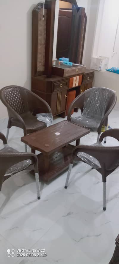 plastic chairs and table wholesalers
