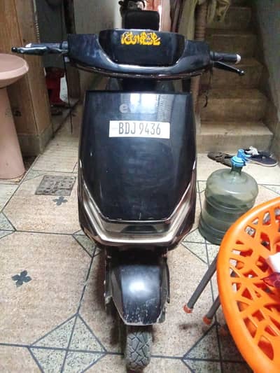 Scooty   Jain zee model Evee 2026 modal warranty 2  year complete