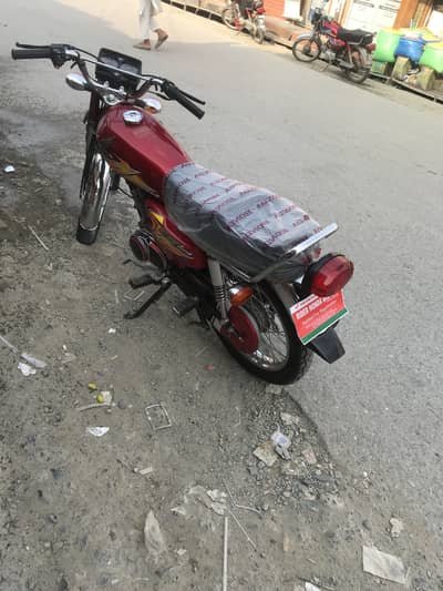 unique honda 125 every thing is orginal 17 hazr chala howa hai bs sb