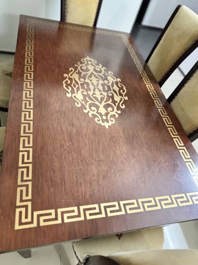 Good Condition dinning Table with 6 chairs