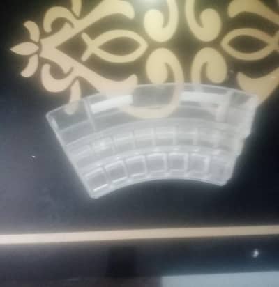 a make up holder available on discount of 600 offer is limited