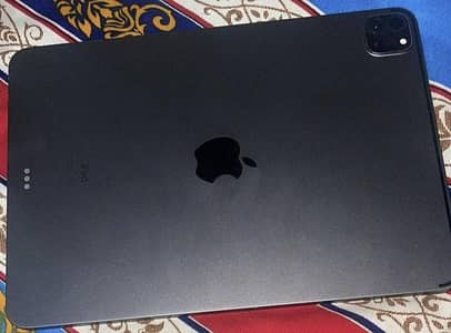 ipad m1  with box and charger