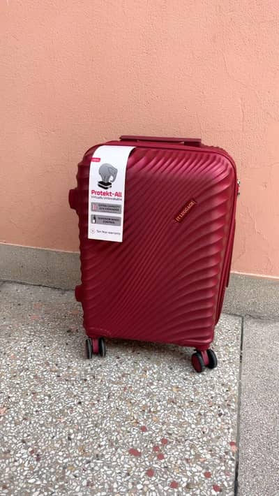 Small Hand carry luggage bag / travel suitcase