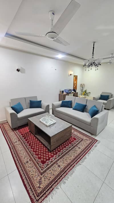 10/10 condition 6 seater  sofa for sale