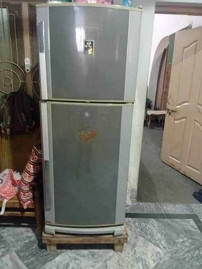 full size dawlance refrigerator. . . .