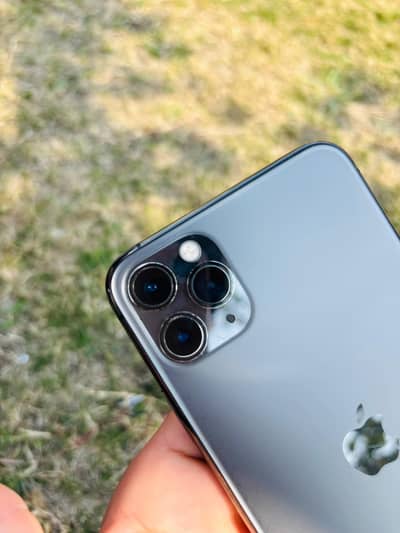 I phone 11 pro max 10/9.5 condition