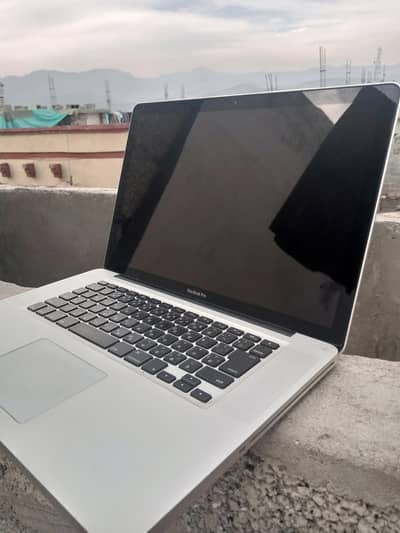 MacBook pro 2011 for Sale