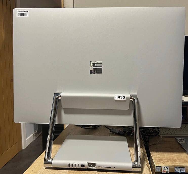 Microsoft Surface Studio screen size 28” 7