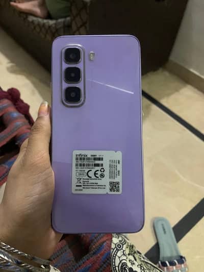 10 by 10 condition hai 6/128 gb memory hai