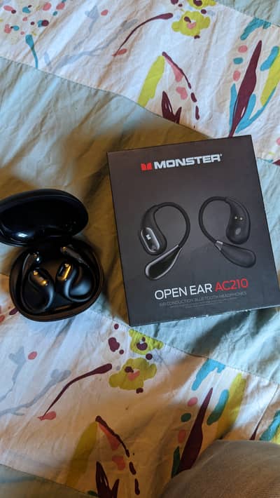 MONSTER EARBUDS BRAND NEW