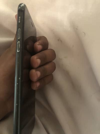 Iphone 7 plus hai demand 14k uper neechy kr len ge 03375732232