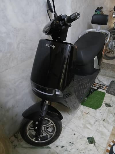 crown scooty evT20