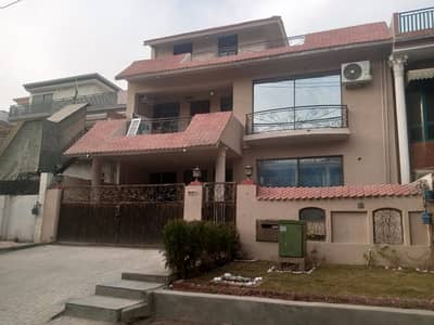 I-8 Beautiful Ground With Basement With Double Kitchen For Rent.