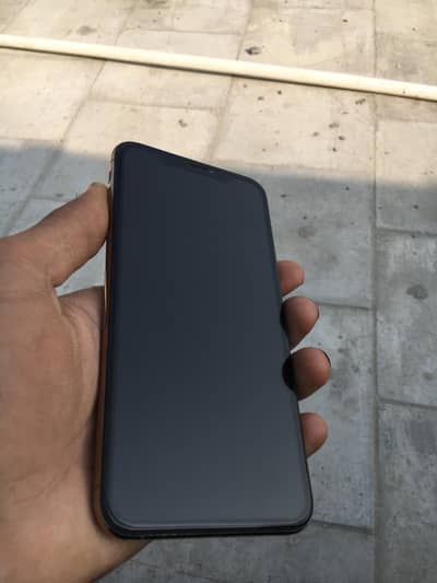 Exchange be kr skty ho 11pro k sath pta ho ya non pta