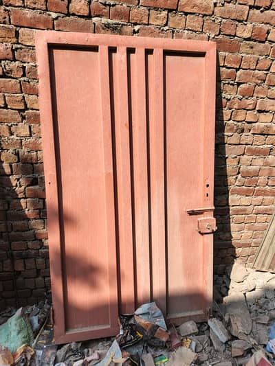 2 garder 8 doors 2 window + 1 water tank