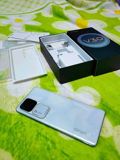 vivo v 30 12 GB RAM 256 GB memory 0325/1263/112