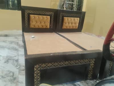 2 Single beds for sale