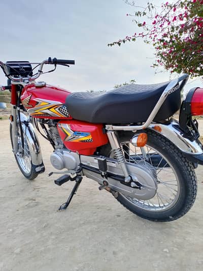 Honda CG 125 2025Model – Total Genuine – Excellent Condition