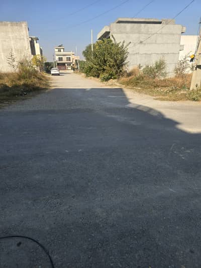 5 Marla Level Sunface Plot Of Ideal Location Near To Double Road For Sale