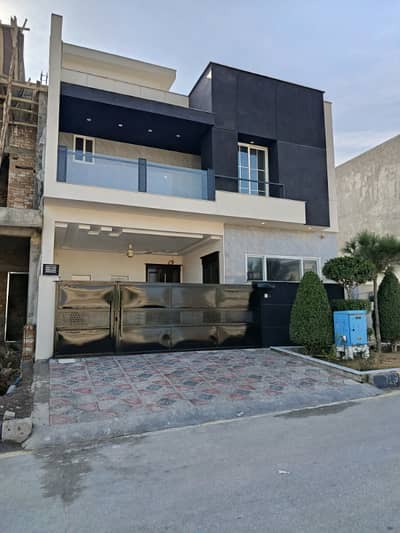 Luxury 8 Marla Double Storey House Executive Block, Faisal Hills 5 Bed + Servant Room