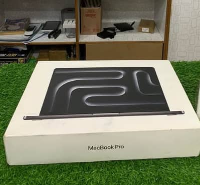MacBook pro m3 chip with full box for sale me