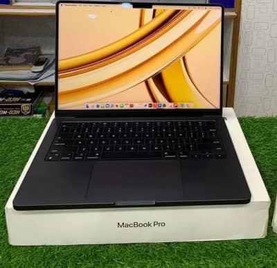 MacBook pro m3 chip with full box for sale me no repair