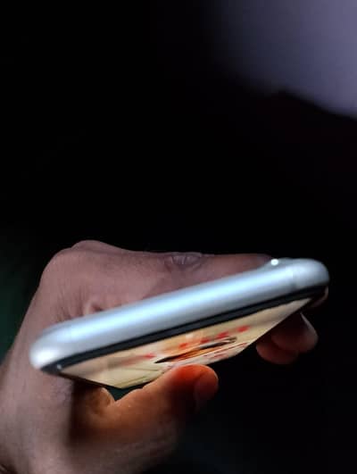 iPhone 11 box wala hai