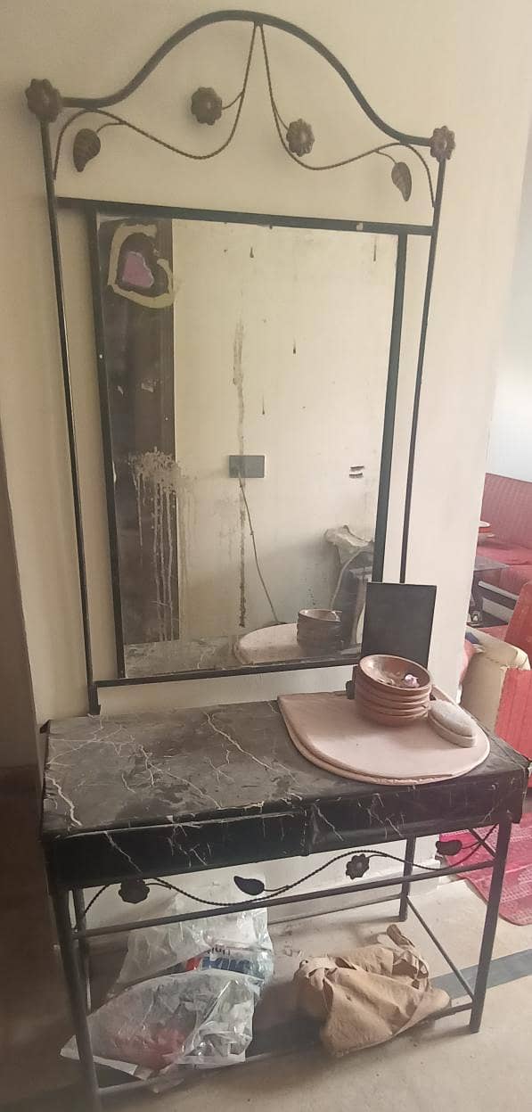 Dressing Table 0