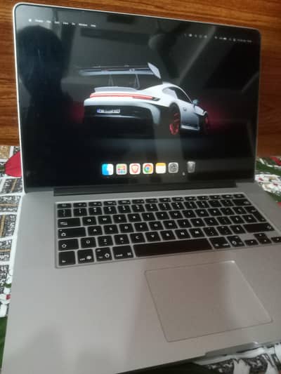 MacBook pro 15 inch core i7 16gb 512gb 2gb graphic card
