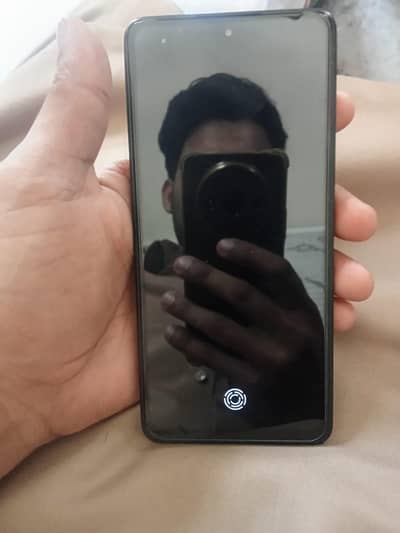 in good condition 8+8/256 with box