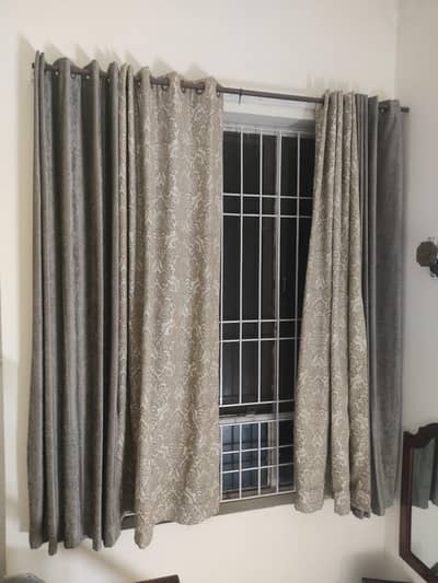 Bedroom / Lounge curtains in good condition, Moving out sale